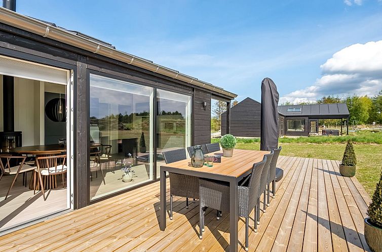 Vakantiehuis "Junis" - 900m from the sea