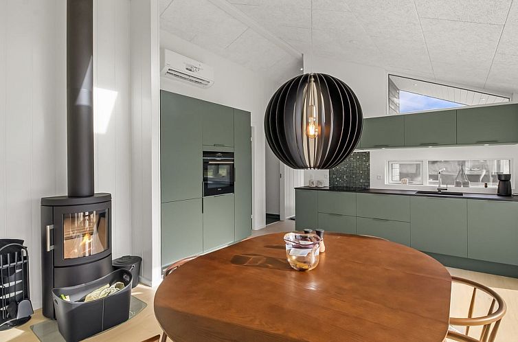 Vakantiehuis "Junis" - 900m from the sea