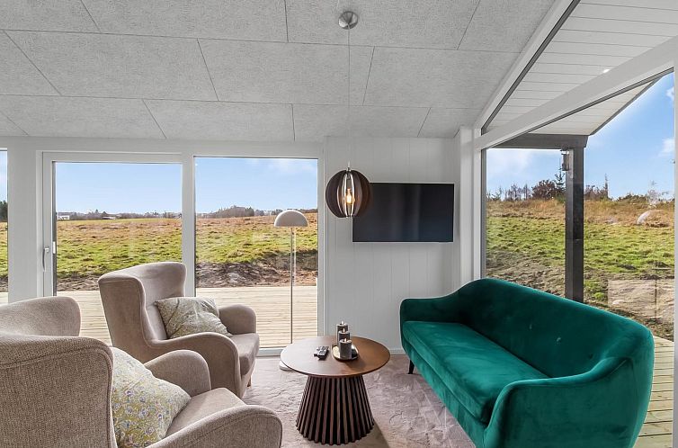 Vakantiehuis "Junis" - 900m from the sea
