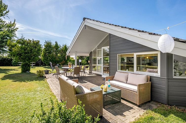 Vakantiehuis "Kristanna" - 1.2km from the sea