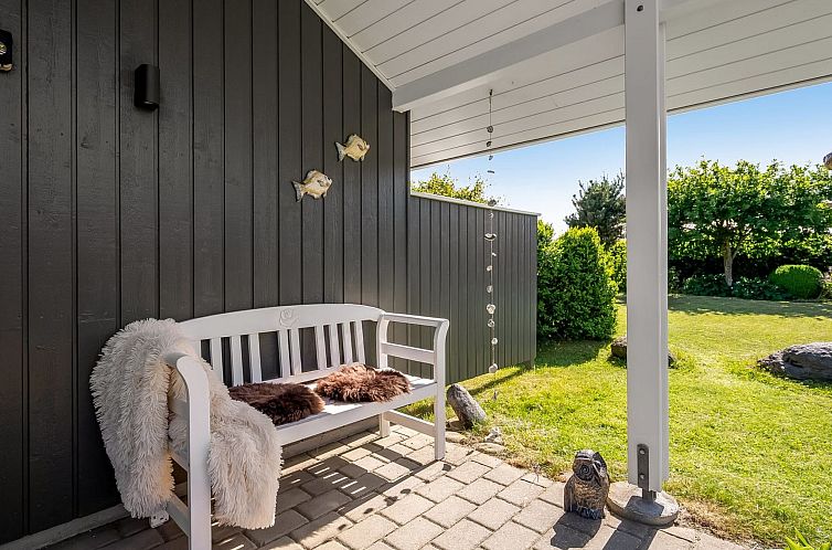 Vakantiehuis "Kristanna" - 1.2km from the sea