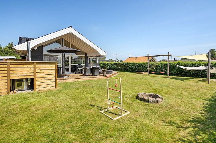 Vakantiehuis "Nine" - 200m from the sea