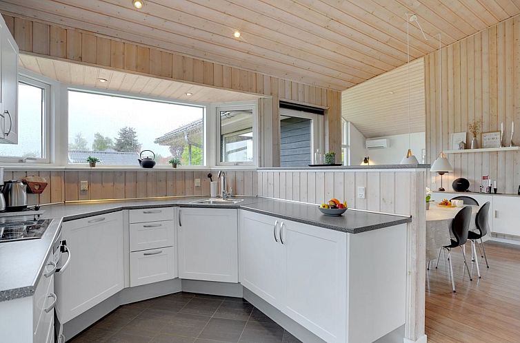 Vakantiehuis "Nine" - 200m from the sea