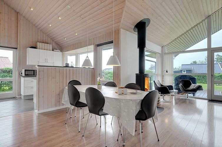 Vakantiehuis "Nine" - 200m from the sea