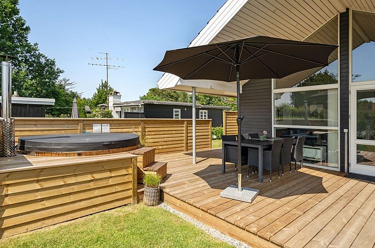 Vakantiehuis "Nine" - 200m from the sea