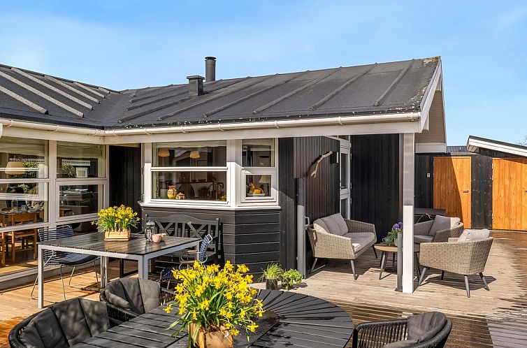 Vakantiehuis "Sjarlotte" - 100m from the sea
