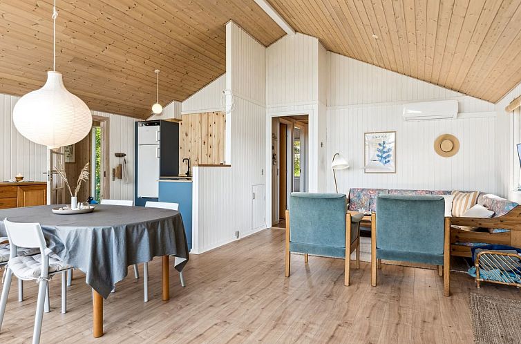 Vakantiehuis "Anne" - 150m from the sea