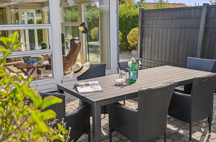 Vakantiehuis "Mena" - 200m from the sea