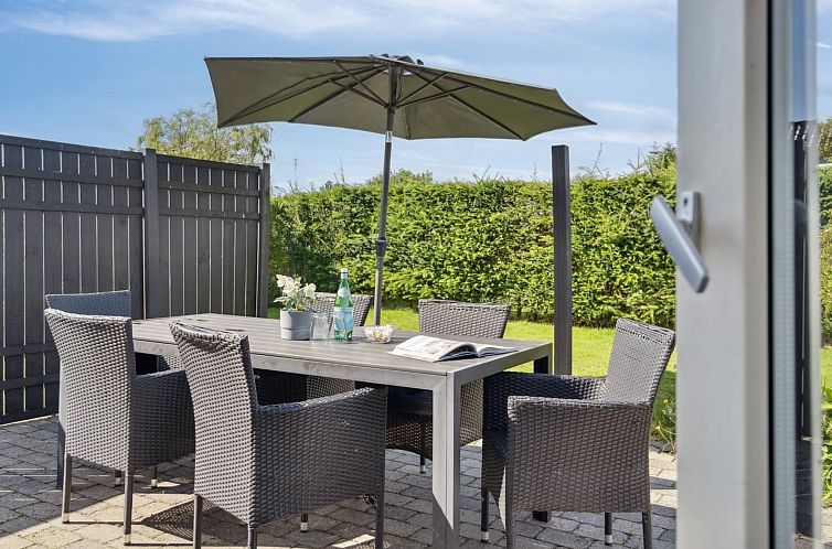 Vakantiehuis "Mena" - 200m from the sea