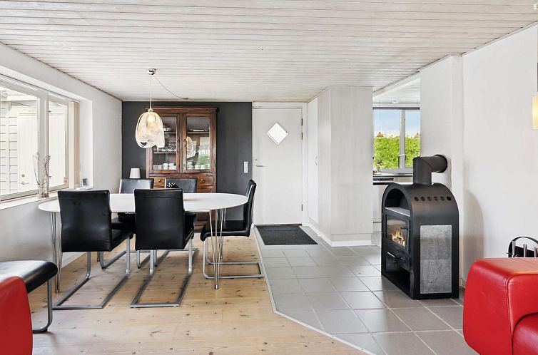 Vakantiehuis "Mena" - 200m from the sea