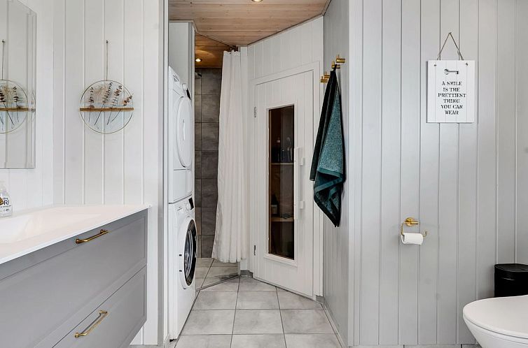 Vakantiehuis "Alpo" - 450m from the sea