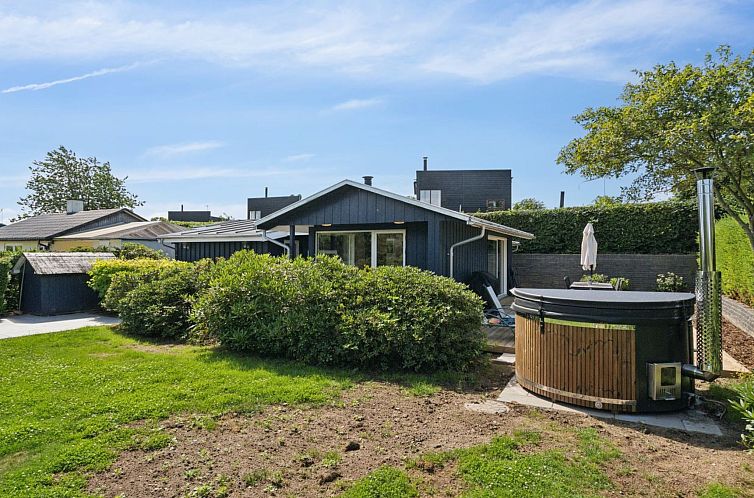 Vakantiehuis "Enrica" - 250m from the sea