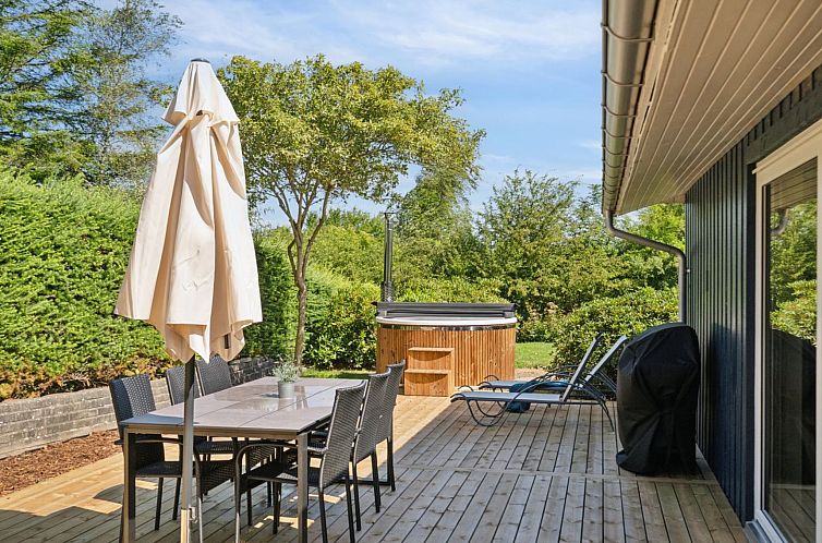 Vakantiehuis "Avni" - 300m from the sea
