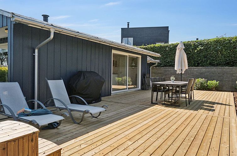 Vakantiehuis "Avni" - 300m from the sea