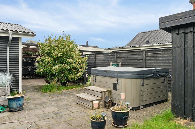 Vakantiehuis "Ritha" - 175m from the sea