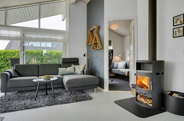 Vakantiehuis "Sjarlotte" - 100m from the sea