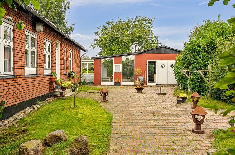 Vakantiehuis "Sjarlotte" - 100m from the sea