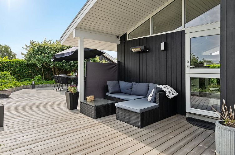 Vakantiehuis "Sjarlotte" - 100m from the sea