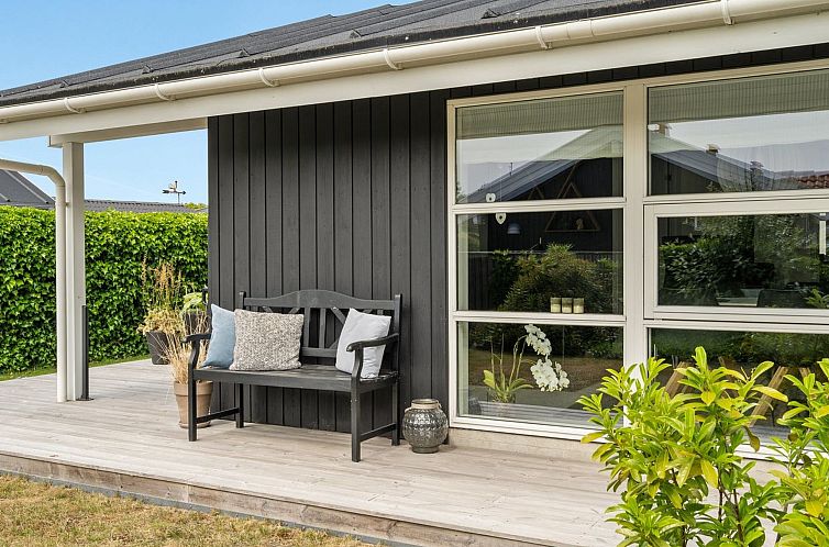 Vakantiehuis "Sjarlotte" - 100m from the sea