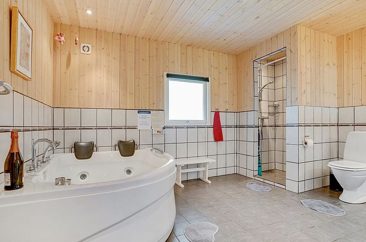 Vakantiehuis "Tord" - 350m from the sea