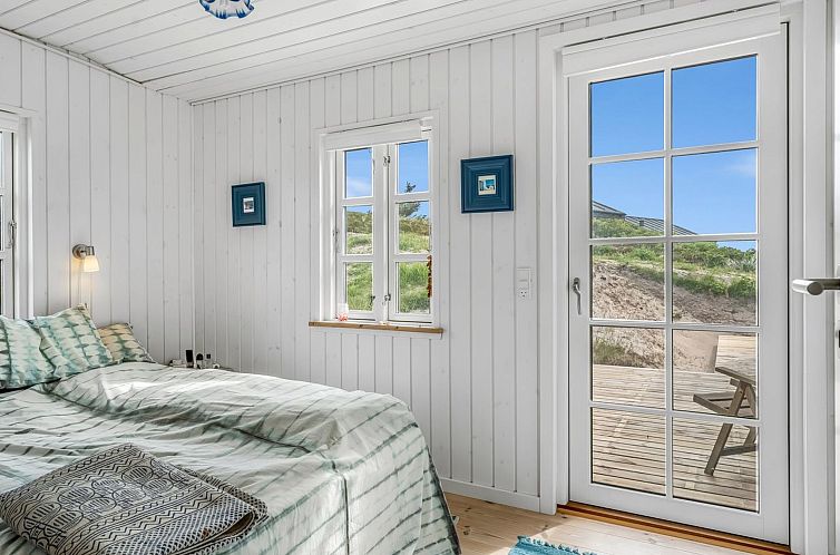 Vakantiehuis "Thine" - 250m from the sea