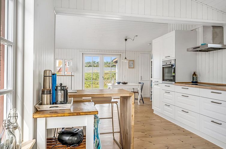 Vakantiehuis "Thine" - 250m from the sea