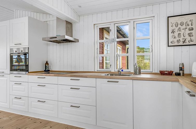 Vakantiehuis "Thine" - 250m from the sea