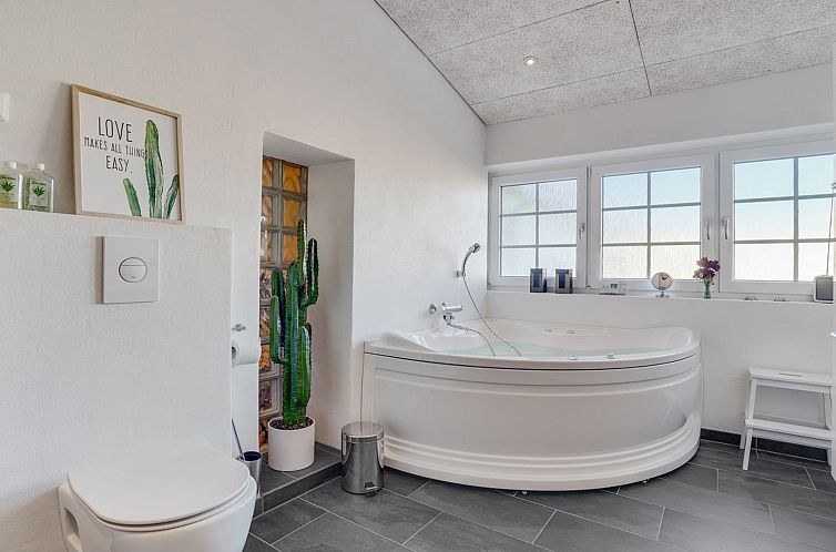 Vakantiehuis "Pauli" - 75m from the sea