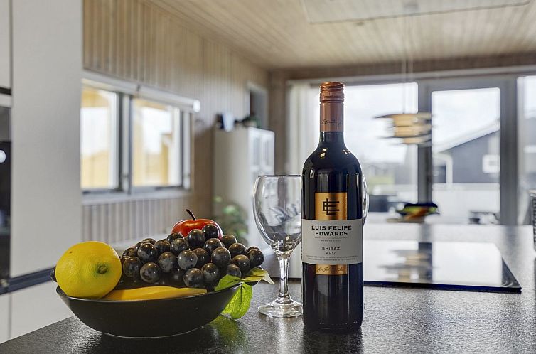 Vakantiehuis "Hebba" - 300m from the sea