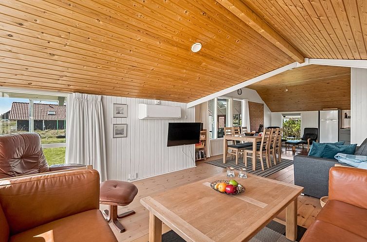 Vakantiehuis "Emppu" - 250m from the sea