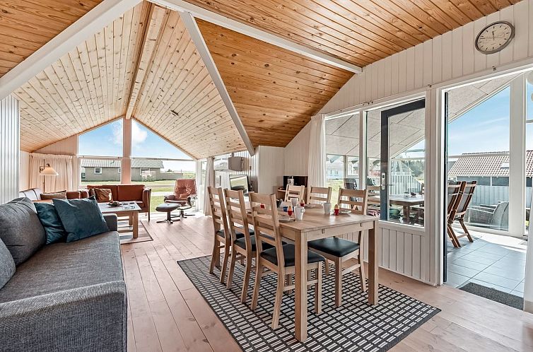 Vakantiehuis "Emppu" - 250m from the sea