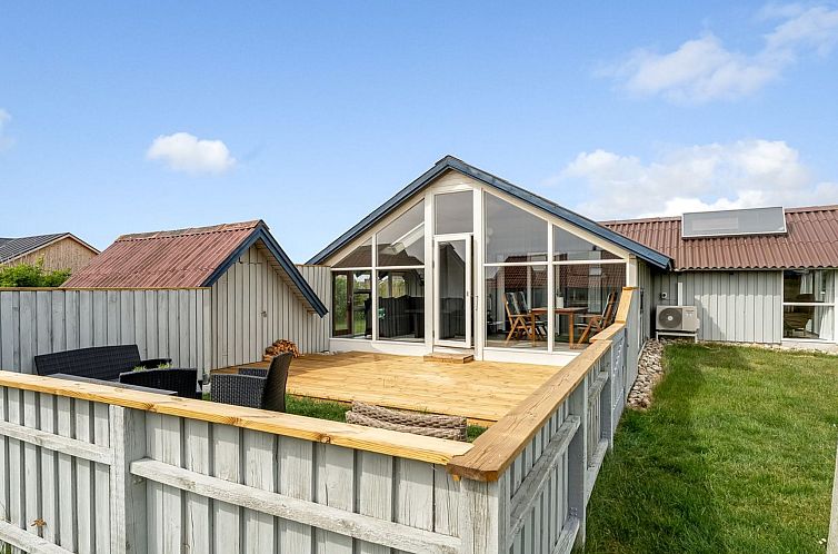 Vakantiehuis "Emppu" - 250m from the sea