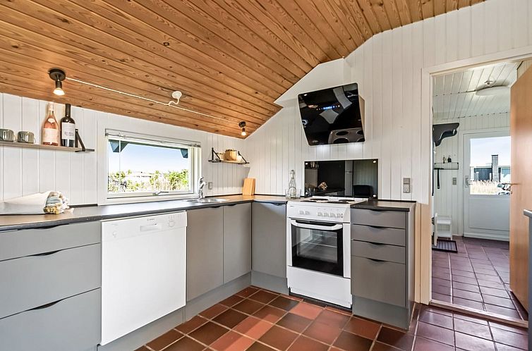 Vakantiehuis "Emppu" - 250m from the sea