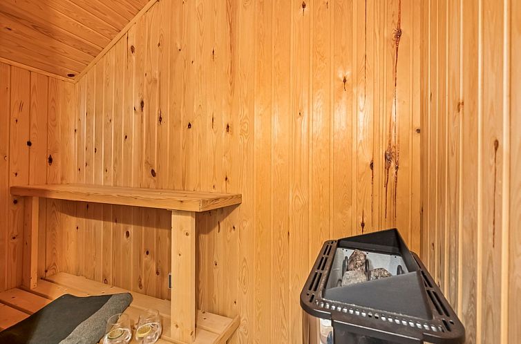 Vakantiehuis "Emppu" - 250m from the sea