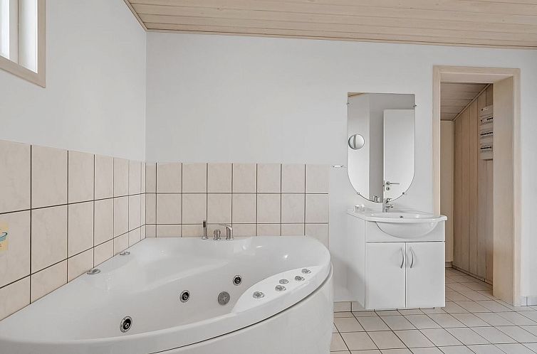 Vakantiehuis "Erland" - 500m from the sea