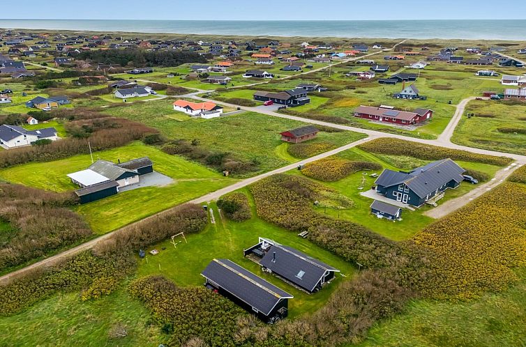 Vakantiehuis "Kamile" - 400m from the sea