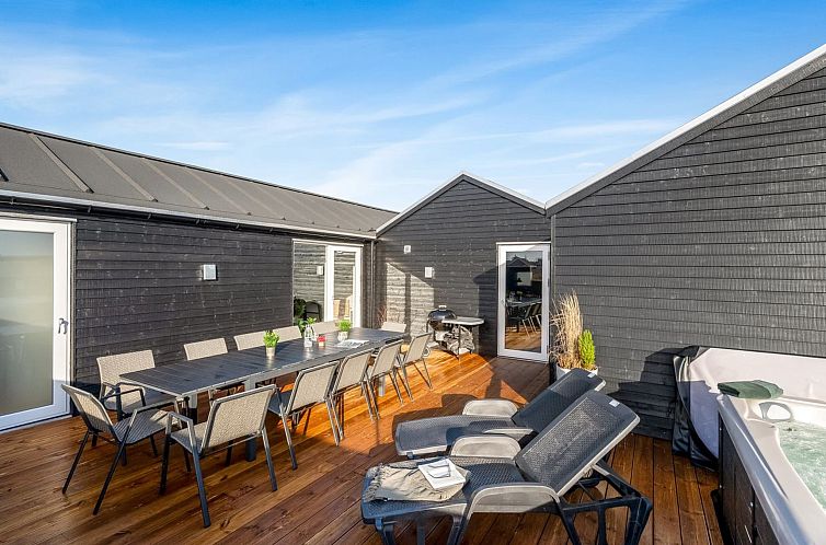 Vakantiehuis "Ivar" - 300m from the sea