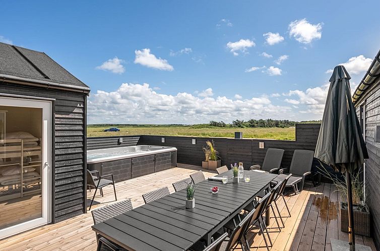 Vakantiehuis "Ivar" - 300m from the sea