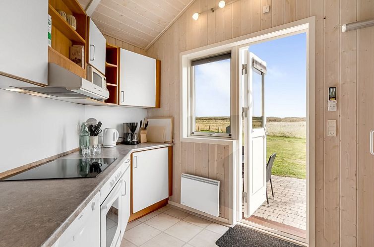 Vakantiehuis "Eemil" - 700m from the sea