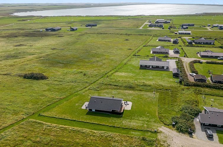 Vakantiehuis "Eemil" - 700m from the sea