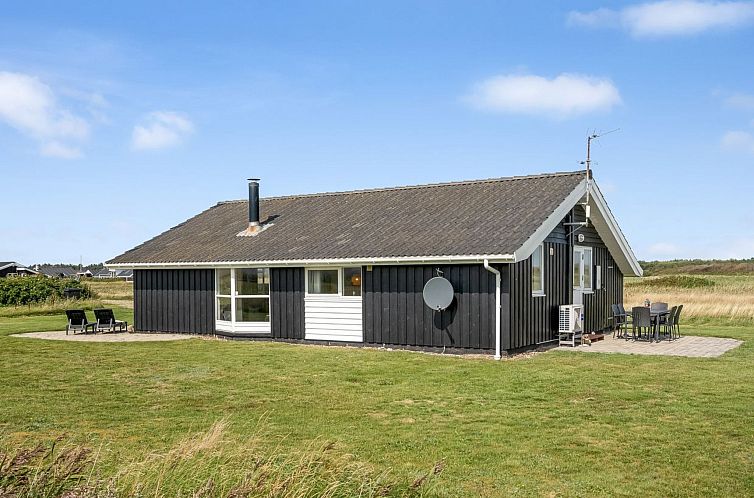 Vakantiehuis "Eemil" - 700m from the sea