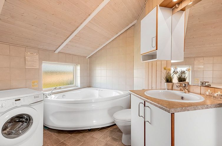 Vakantiehuis "Eemil" - 700m from the sea