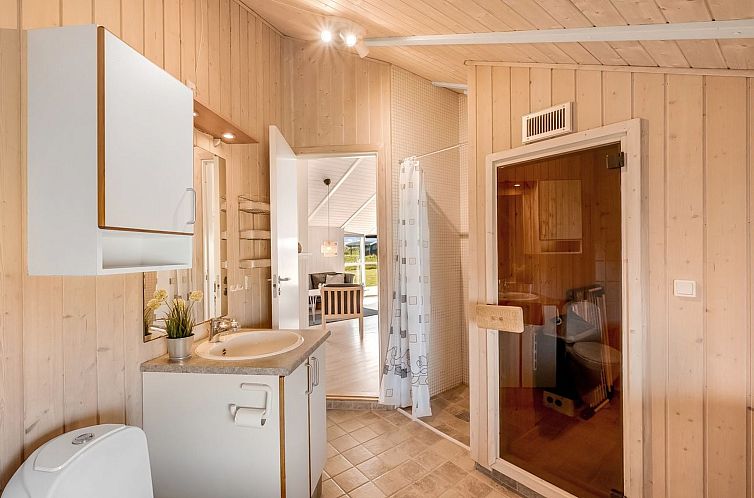 Vakantiehuis "Eemil" - 700m from the sea