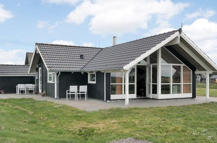 Vakantiehuis "Bryngeir" - 100m from the sea