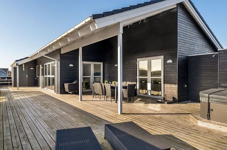 Vakantiehuis "Markku" - 400m from the sea