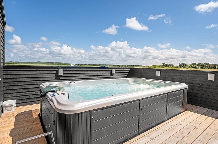 Vakantiehuis "Ivar" - 300m from the sea