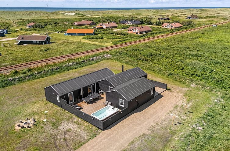 Vakantiehuis "Ivar" - 300m from the sea