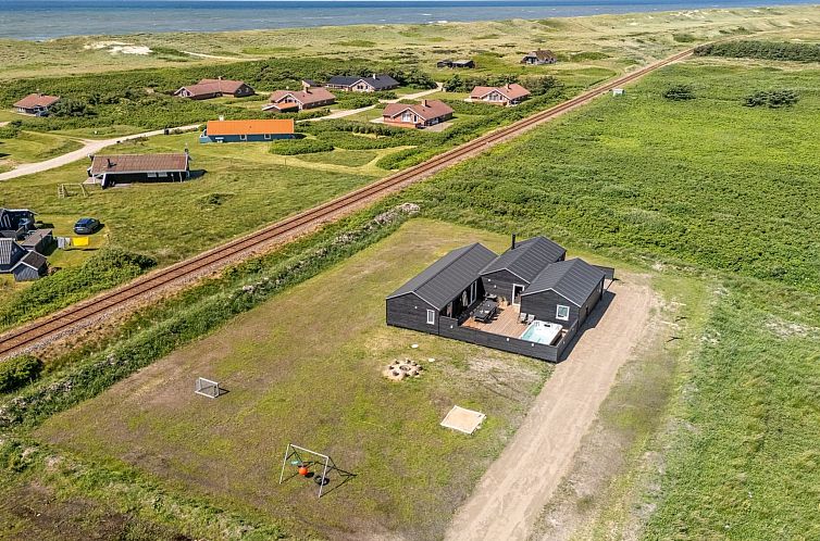 Vakantiehuis "Ivar" - 300m from the sea