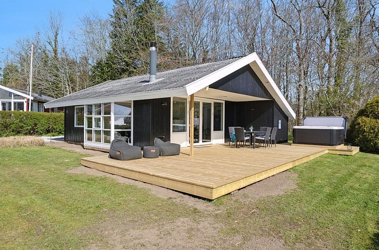 Vakantiehuis "Arnetta" - 150m from the sea