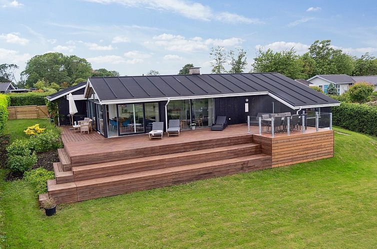 Vakantiehuis "Nora" - 100m from the sea